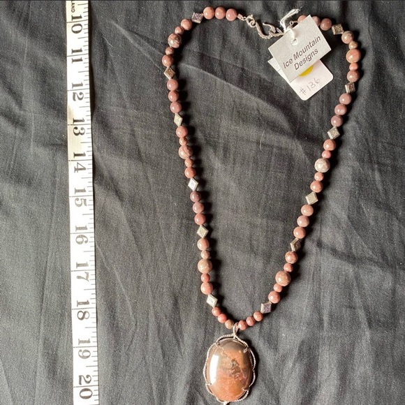 Handmade beaded necklace - Picture 4 of 4